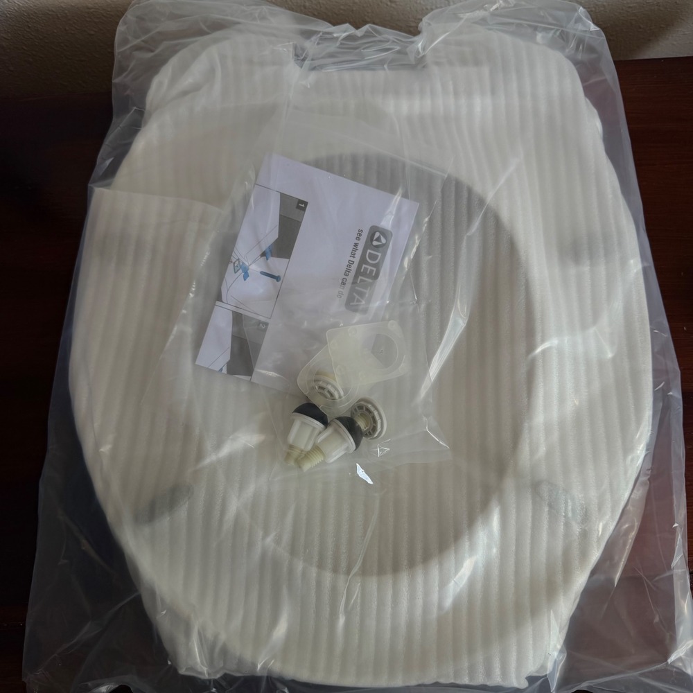 Delta 91735 White Round Toilet Seat with Hardware New in Box